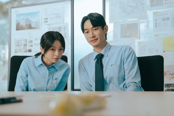 ▲蘇晏霈在《人生只租不賣》憔悴裝可憐，陳姸霏和黃河解決各種租房狀況、唐從聖帶黃金蟒蛇寵物霸氣登場。（圖／公視台語台提供）