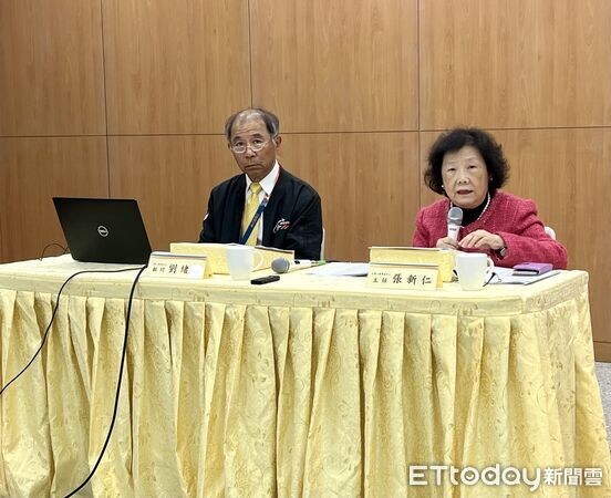 ▲▼大考中心主任張新仁（圖右）說明學測試場狀況。（圖／記者許敏溶攝）