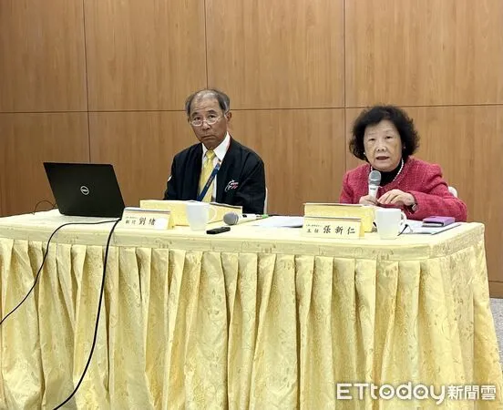 ▲▼大考中心主任張新仁（圖右）說明學測試場狀況。（圖／記者許敏溶攝）