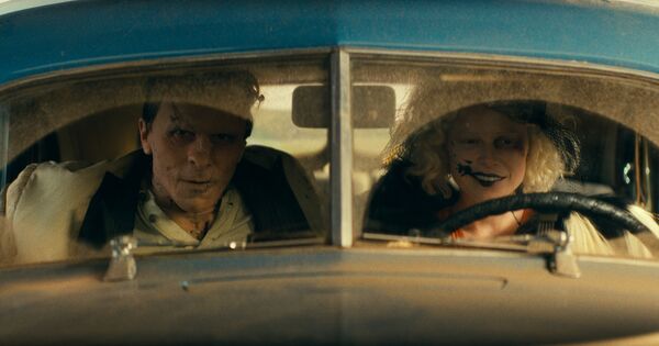 ▲《科學新娘！》影帝克里斯汀貝爾再變身！化身狂放「科學怪人」暴力護妻。（圖／華納提供）