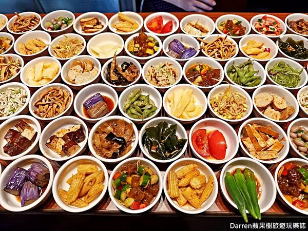 ▲▼低消200元40道韓式小菜吃到飽。（圖／部落客darren提供）