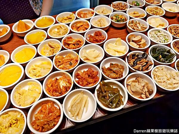 ▲▼低消200元40道韓式小菜吃到飽。（圖／部落客darren提供）