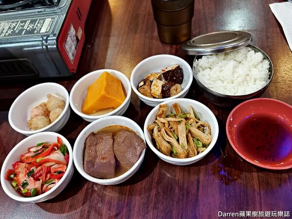 ▲▼低消200元40道韓式小菜吃到飽。（圖／部落客darren提供）