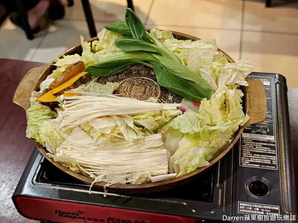 ▲▼低消200元40道韓式小菜吃到飽。（圖／部落客darren提供）