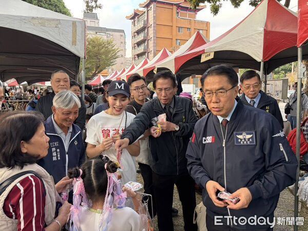▲台南舉辦「友善動物『浪』愛延續」活動，結合送養、市集與音樂會，吸引民眾到場支持，市長黃偉哲親自與會。（記者林東良翻攝，下同）