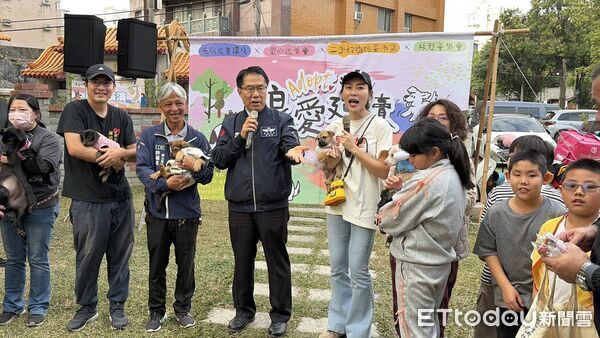 ▲台南舉辦「友善動物『浪』愛延續」活動，結合送養、市集與音樂會，吸引民眾到場支持，市長黃偉哲親自與會。（記者林東良翻攝，下同）