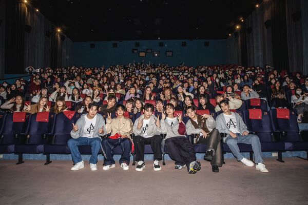 ▲《男公館》主演群張立昂、陳奕、吳思賢（小樂）、周予天、羅宏正、石知田全體出動，現身粉絲見面會。（圖／《男公館》提供）