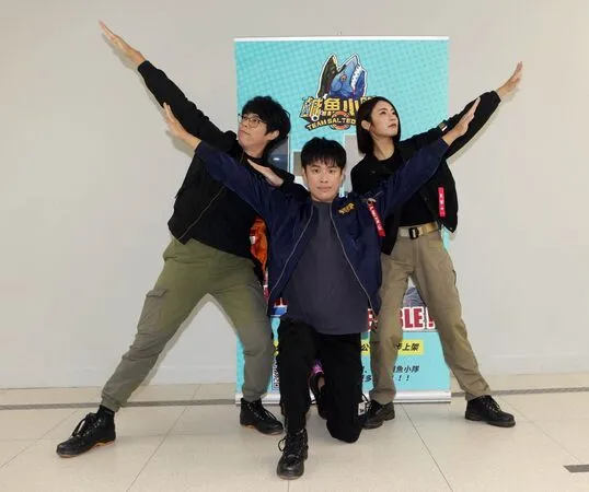 ▲《鹹魚小隊》第二季特映會，主持人胡子（左起）、嚴八、宇宙與親子相見歡。。（圖／小公視）