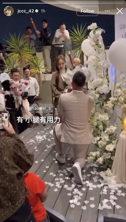 ▲申皓瑋求婚。（圖／黃劼希ig）