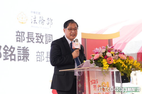 ▲▼115年度「更生年貨大街」登場，法務部部長鄭銘謙、高檢署檢察長張斗輝。（圖／臺灣更生保護會提供）