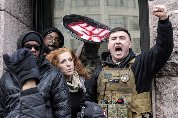 �������݅��hԺ�����h�����x���ʶ���Jake Lang���������K�_�ݿ��h�F���⹥�������D��·͸��