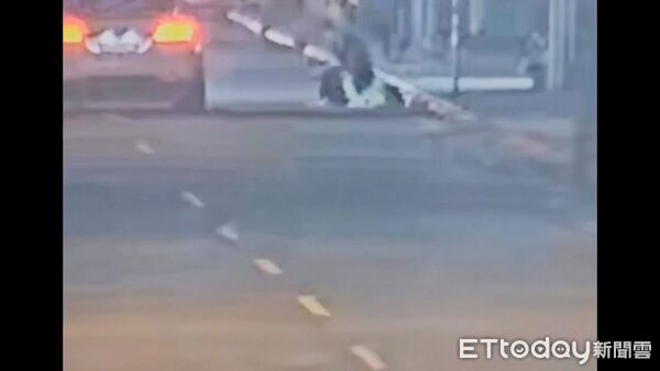 ▲盧男疑因被騙投資300萬憤而持斧頭當街砍殺林男。（圖／記者張君豪翻攝）