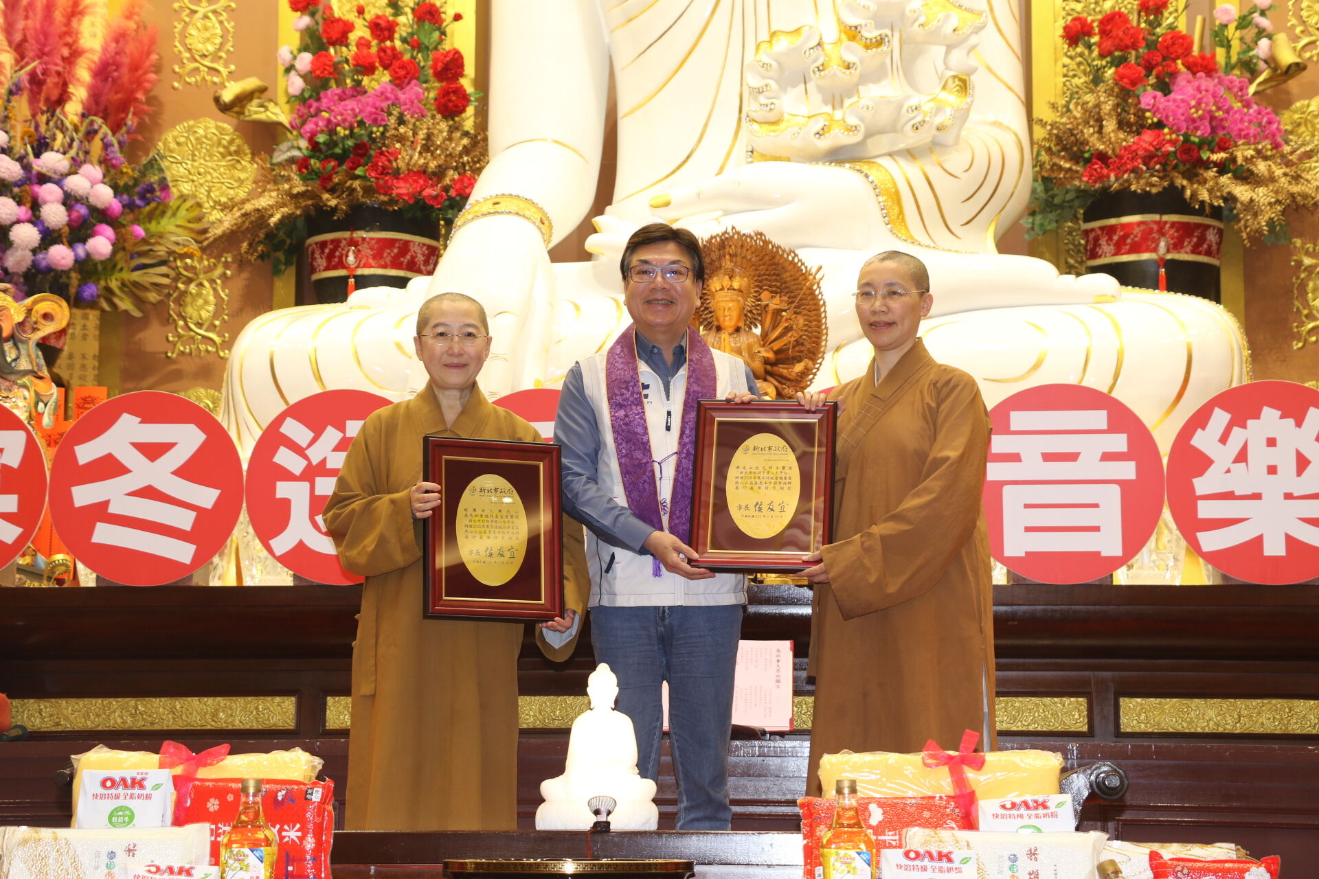 ▲佛光山金光明寺寒冬送暖12年。（圖／新北市社會局提供）