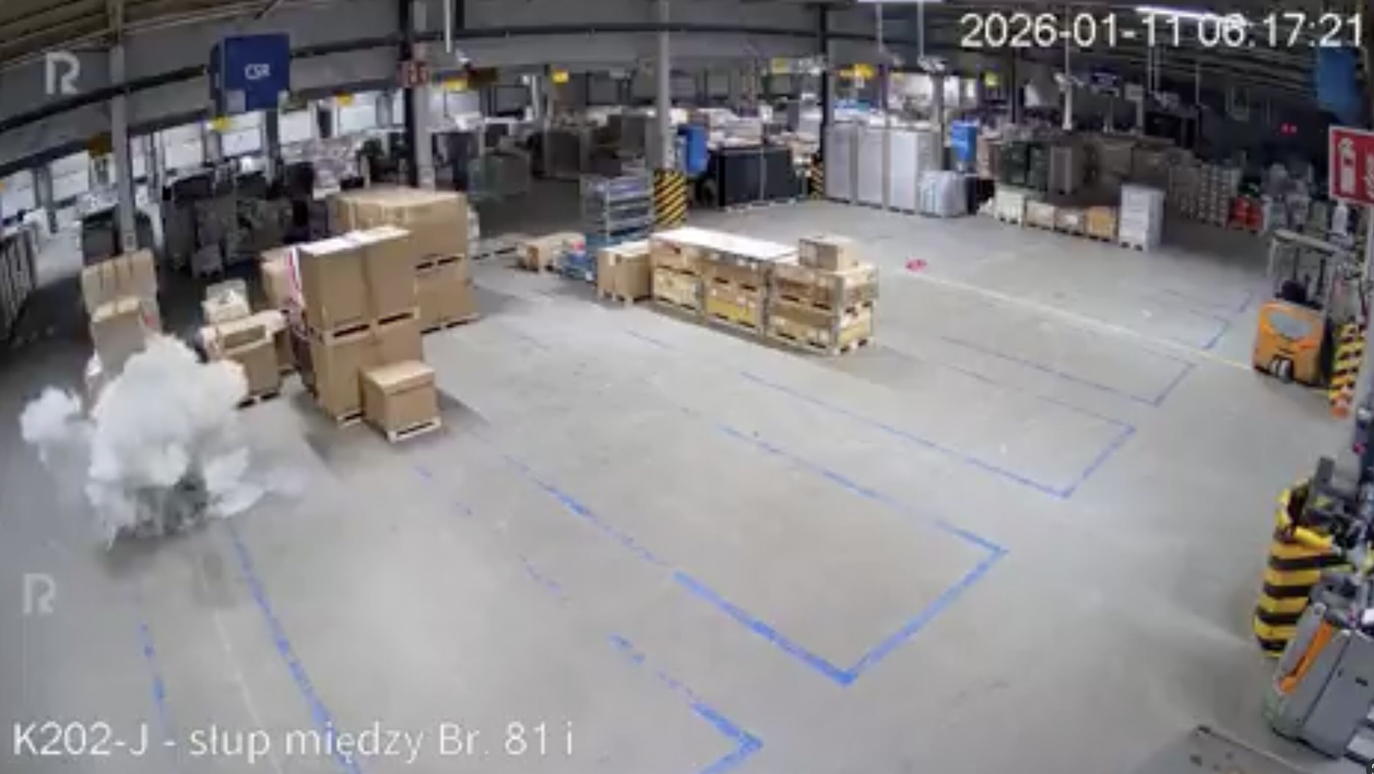 ▲波蘭倉庫燒毀。（圖／翻攝X，下同）