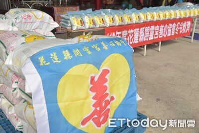冬令救濟不間斷!開靈宮奉開漳聖王旨示 捐萬斤白米助花蓮弱勢