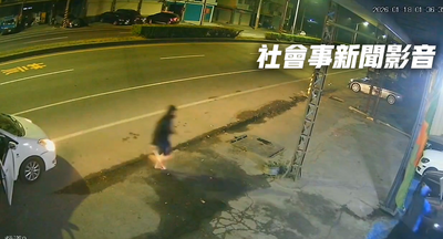 雲林車行買賣糾紛！3煞持球棒砸2BMW、1賓士　擋風玻璃全毀畫面曝