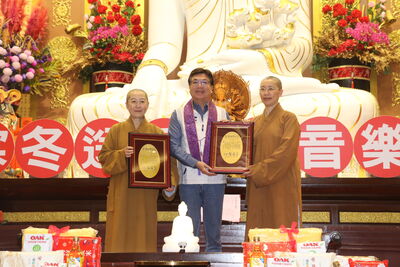 佛光山金光明寺寒冬送暖12年　劉和然：感謝宗教力量撫慰人心