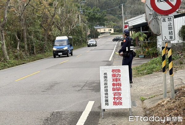 ▲大溪分局結合環保局及監理單位，執行「環警監聯合稽查」勤務。（圖／大溪警分局提供）