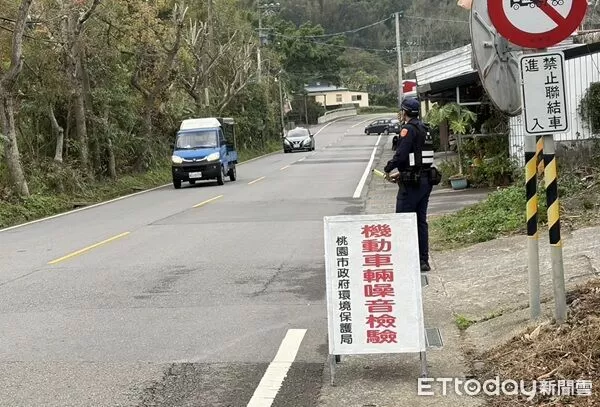 ▲大溪分局結合環保局及監理單位，執行「環警監聯合稽查」勤務。（圖／大溪警分局提供）