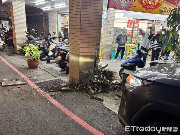 ▲▼新北中和77歲翁感冒頭暈，開車左轉自撞柱子。（圖／記者陳以昇翻攝）