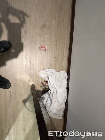 ▲▼土城男情緒失控丟熱水壺下樓砸車。（圖／記者陳以昇翻攝）