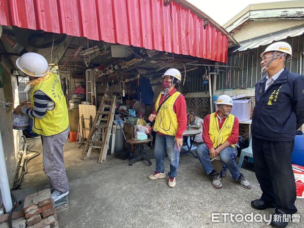 ▲台南做工行善團油漆工會志工前往官田區修繕卑南族長輩住家，齊心完成第322戶希望家園。（記者林東良翻攝，下同）