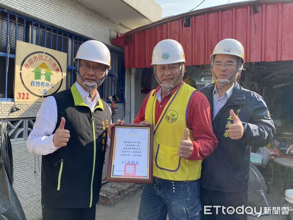 ▲台南做工行善團油漆工會志工前往官田區修繕卑南族長輩住家，齊心完成第322戶希望家園。（記者林東良翻攝，下同）