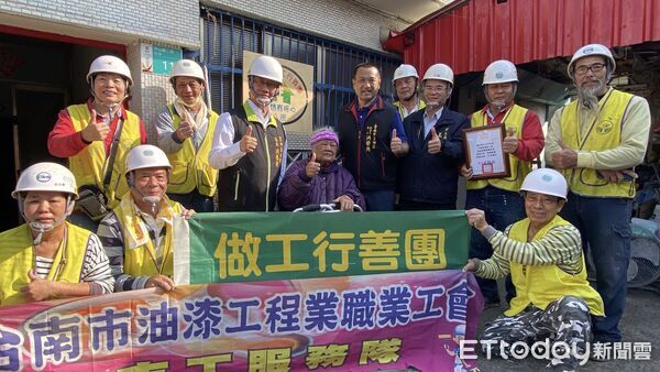 ▲台南做工行善團油漆工會志工前往官田區修繕卑南族長輩住家，齊心完成第322戶希望家園。（記者林東良翻攝，下同）