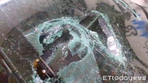 ▲▼        雲林車行買賣糾紛！3煞持球棒砸2BMW、1賓士     。（圖／記者游瓊華翻攝）