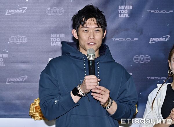 ▲▼台灣在地運動品牌「Taiwolf」首家實體店進駐台北大巨蛋,樂天桃猿投手陳冠宇出席開幕儀式。（圖／記者李毓康攝）