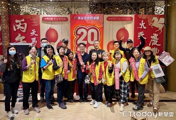 ▲▼台中警方趁營造公司尾牙，前往宣導反詐騙。（圖／警方提供，下同）