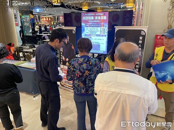 ▲▼台中警方趁營造公司尾牙，前往宣導反詐騙。（圖／警方提供，下同）