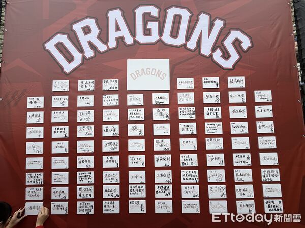 ▲▼味全龍心願卡。（圖／記者楊舒帆攝）