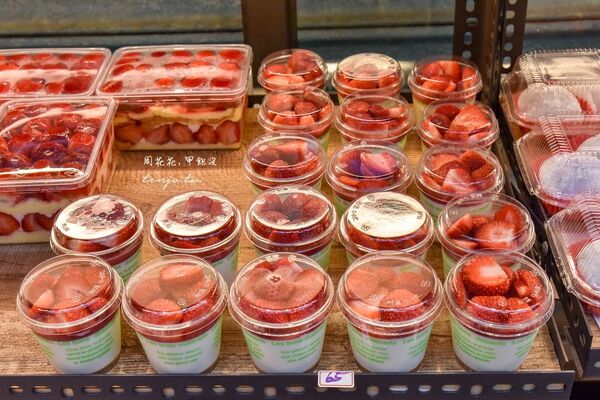 ▲▼排隊預訂才吃得到人氣草莓大福。（圖／部落客周花花提供）