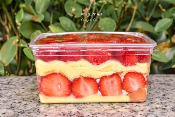 ▲▼排隊預訂才吃得到人氣草莓大福。（圖／部落客周花花提供）