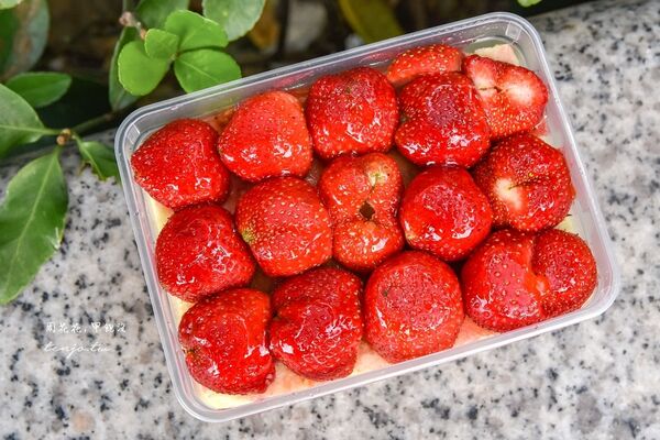 ▲▼排隊預訂才吃得到人氣草莓大福。（圖／部落客周花花提供）
