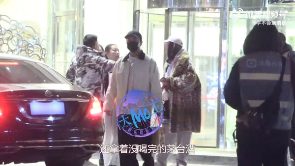 ▲釋小龍疑似酒駕被拍。（圖／翻攝自微博）