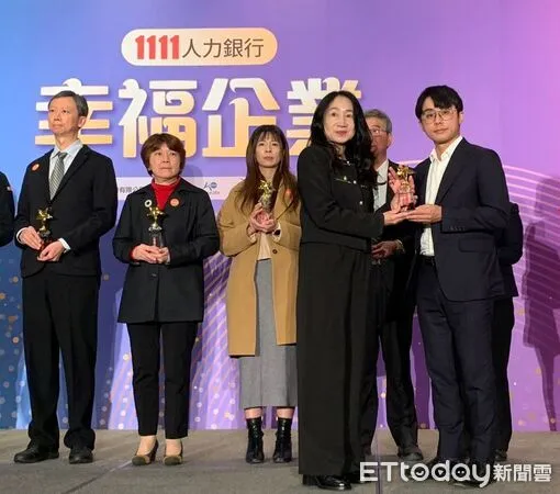 ▲上緯集團連續三年榮獲幸福企業金獎。（圖／上緯投控提供，下同）