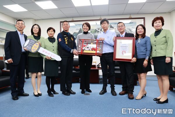 ▲提升偏鄉緊急救援能力，鑫永銓捐贈南投縣政府3輛救護車。（圖／南投縣政府提供）