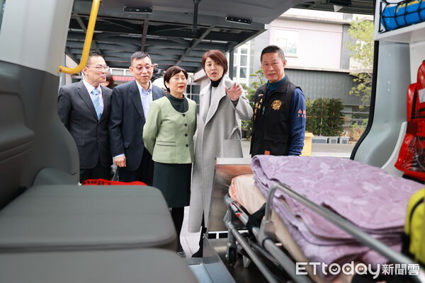 ▲提升偏鄉緊急救援能力，鑫永銓捐贈南投縣政府3輛救護車。（圖／南投縣政府提供）