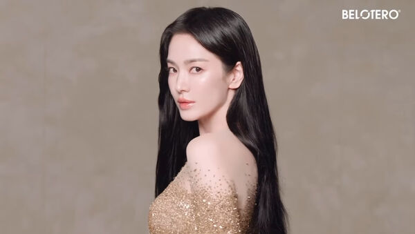 ▲▼44歲宋慧喬「長短髮切換」神顏太美！近距離拍零瑕疵　影片掀熱議。（圖／翻攝自宋慧喬IG）