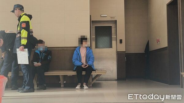 ▲▼   媽媽載女兒碰撞大貨車　重傷搶救不治   板橋殯儀館相驗     。（圖／記者陳以昇攝）