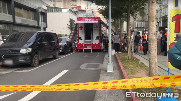 ▲▼北市行銷公司舉辦年貨大街試吃活動，現場多人一氧化碳中毒。（圖／記者黃彥傑翻攝）