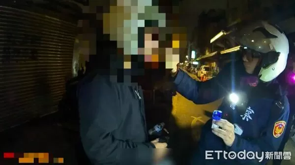 ▲▼板橋戴男及林男騎機車未打方向燈遭警攔下，唾液檢測驗出安毒陽性             。（圖／記者陳以昇翻攝）