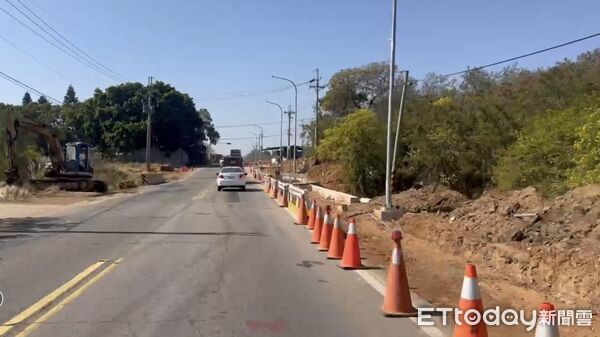 ▲▼金門多條重要幹道同時施工，增加行車風險。（圖／民眾提供)