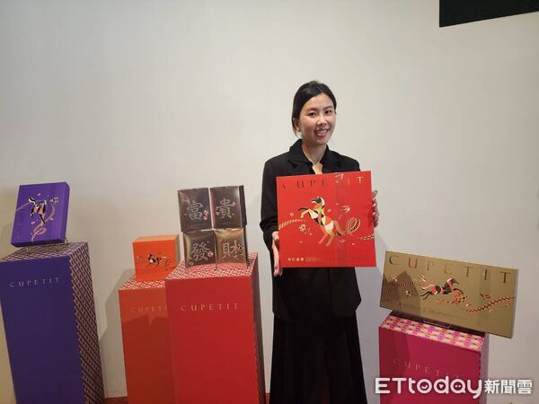 ▲農曆年前，年節禮盒市場逐漸升溫，業者嘗試結合在地文化元素，讓伴手禮更貼近生活經驗。（圖／記者游瓊華攝）