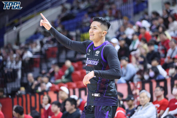 ▲新竹御嵿攻城獅高國豪、臺北台新戰神新洋將梅克 。（圖／TPBL提供）