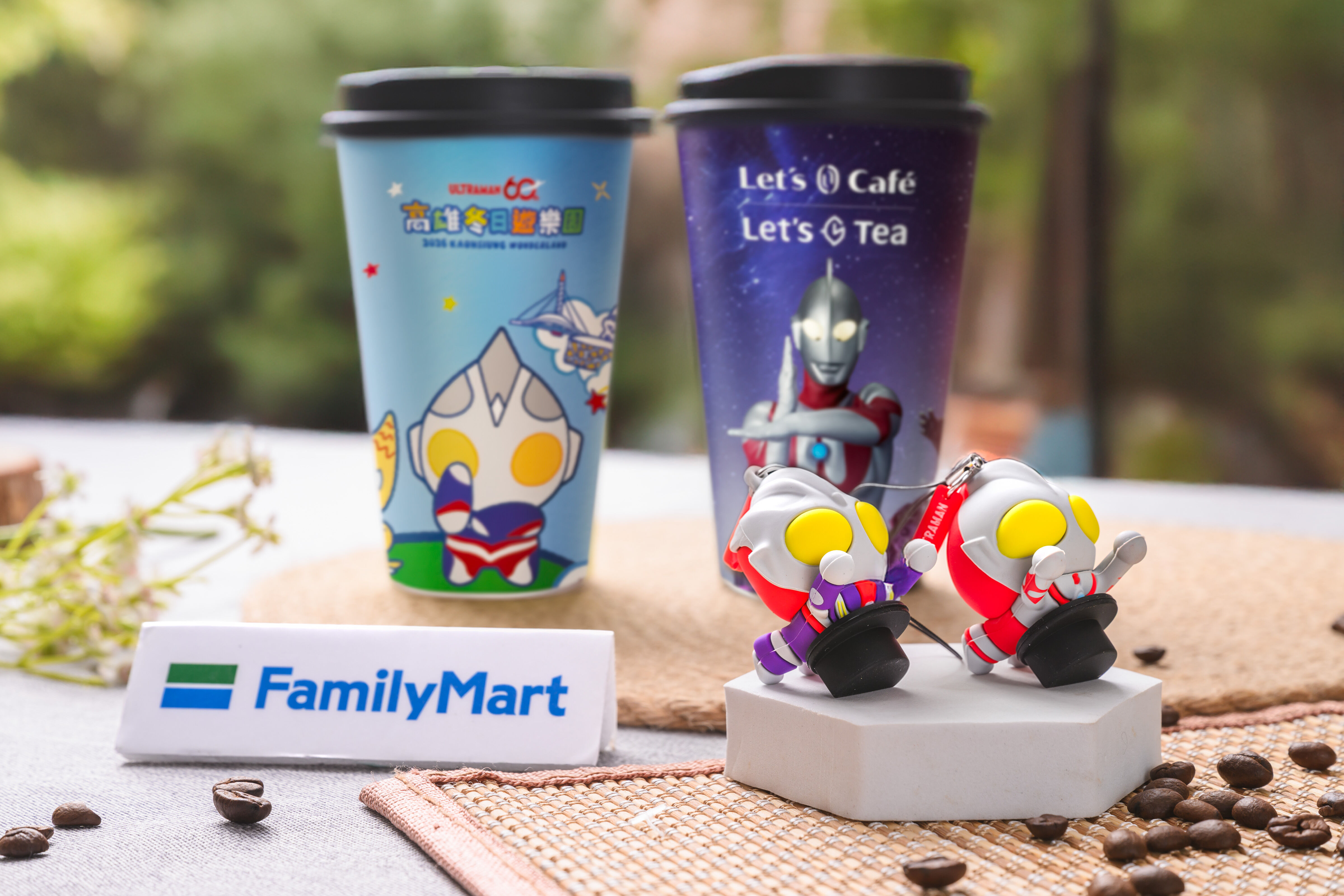 ▲▼全家便利商店再度與高雄燈會合作，首度結合迎來60周年的經典IP「超人力霸王」推出周邊、限定杯款。（圖／業者提供）