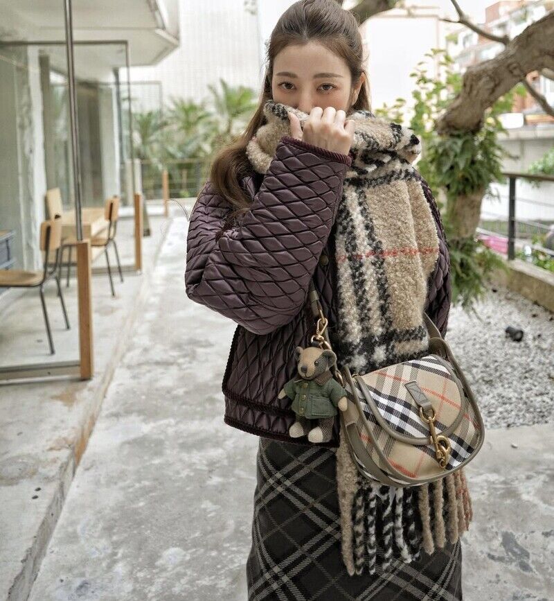 寒流穿搭救星，逆齡教主許路兒的「青春儲值穿搭法」：一頂帽子、一條圍巾讓冬天很時髦