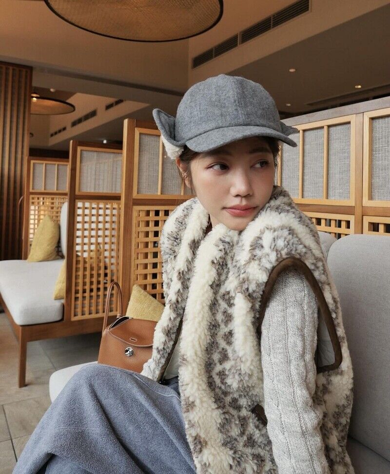 寒流穿搭救星，逆齡教主許路兒的「青春儲值穿搭法」：一頂帽子、一條圍巾讓冬天很時髦